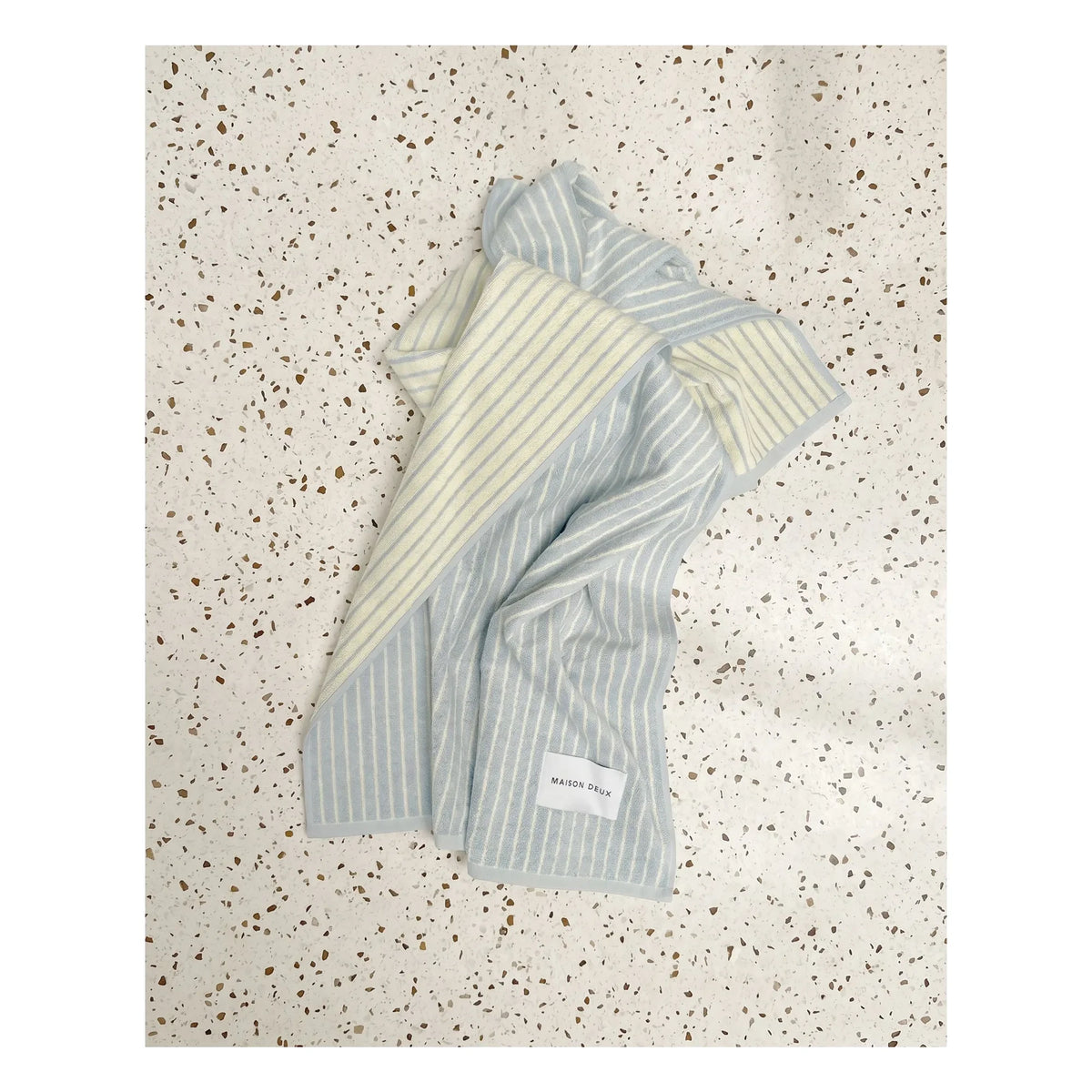 Maison Deux - धारीदार बाथ टॉवल | नीला