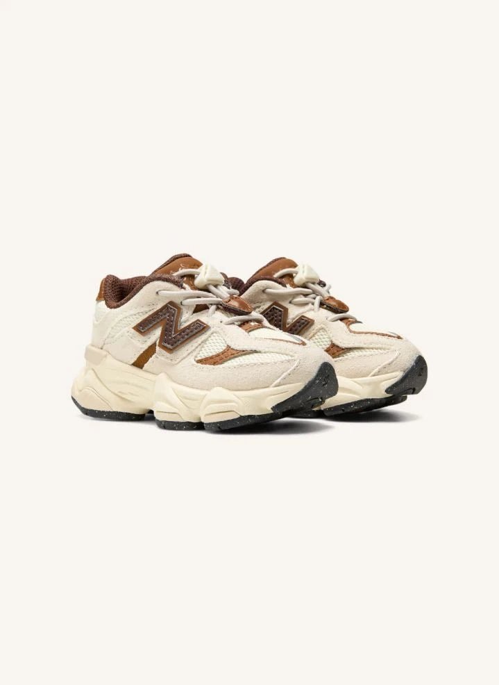 New Balance - इलास्टिक लेस वाले स्पोर्ट्स शूज 9060 | भूरा