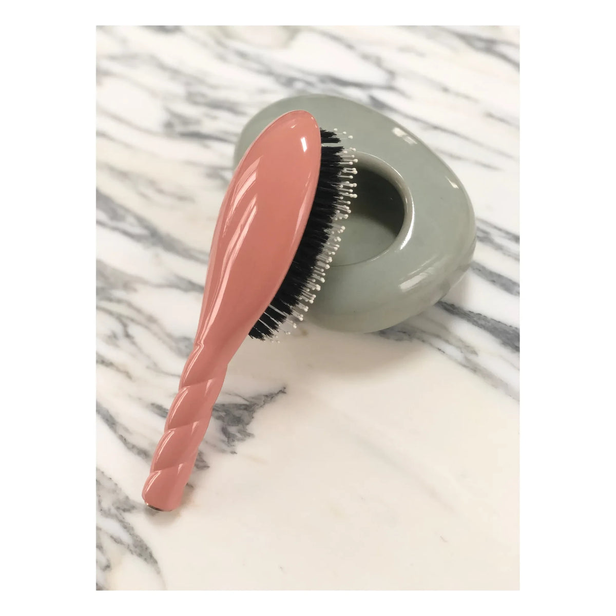La Bonne Brosse - द एसेंशियल सॉफ्ट N°03 हेयर ब्रश - संवेदनशील स्कैल्प | कोरल