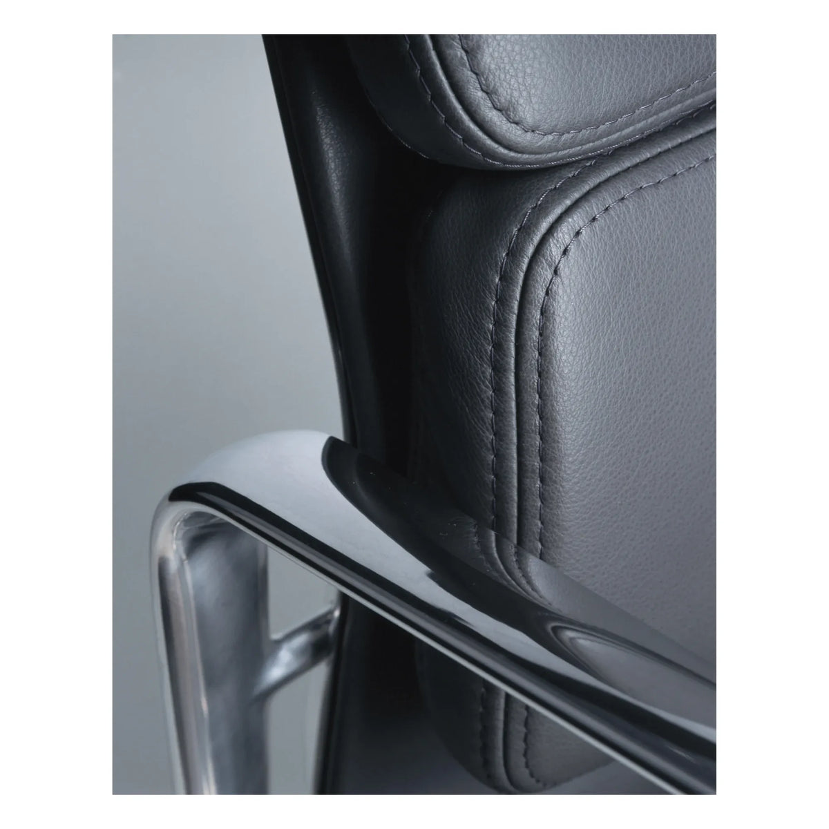 Vitra - EA 217 Deri Soft Pad Sandalye | Siyah