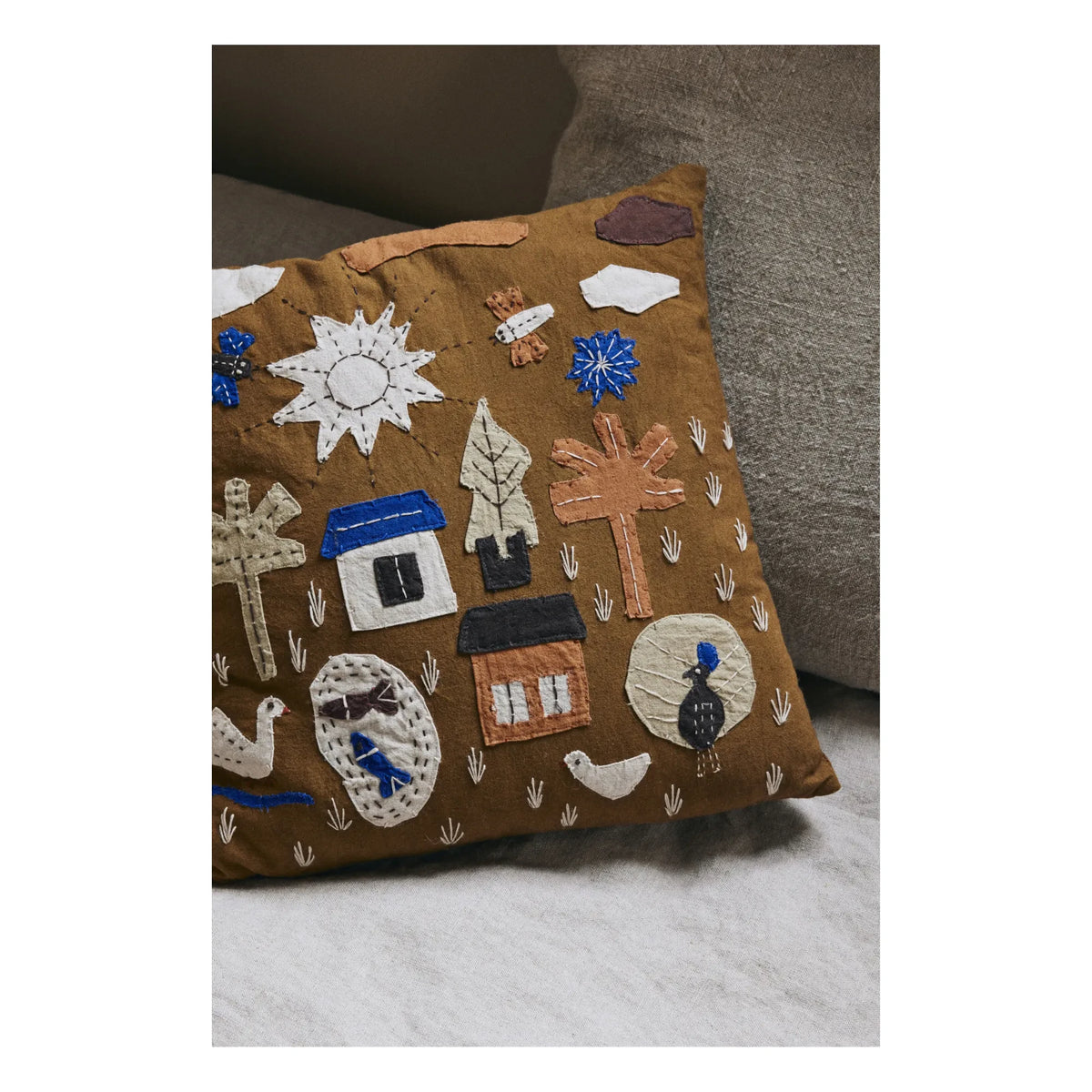 Ferm Living Kids - Village कुशन | ऊंट (Camel)