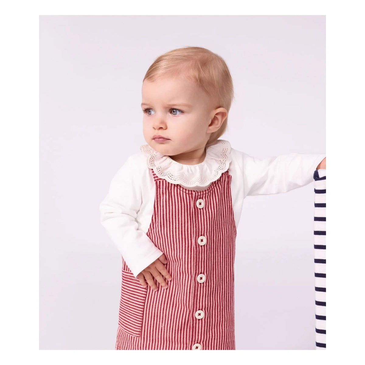 Petit Bateau - धारीदार ऑर्गेनिक कॉटन जंपसूट ड्रेस | गुलाबी