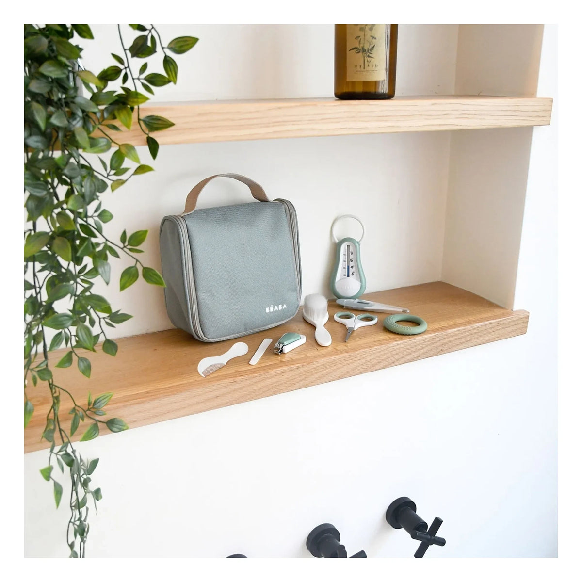 Béaba - 10 aksesuarli tuvalet çantası | Sage