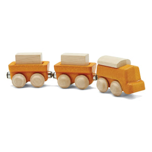 Plan Toys - लकड़ी की मालगाड़ी
