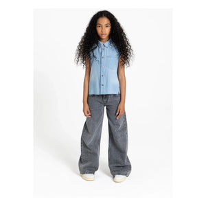 फिंगर इन द नोज़ - जीन लार्ज अप्रैल | डेनिम ग्रे