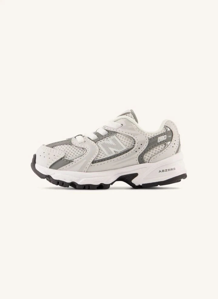 New Balance - लचीले फीते वाले स्पोर्ट्स शूज 530 | ग्रे