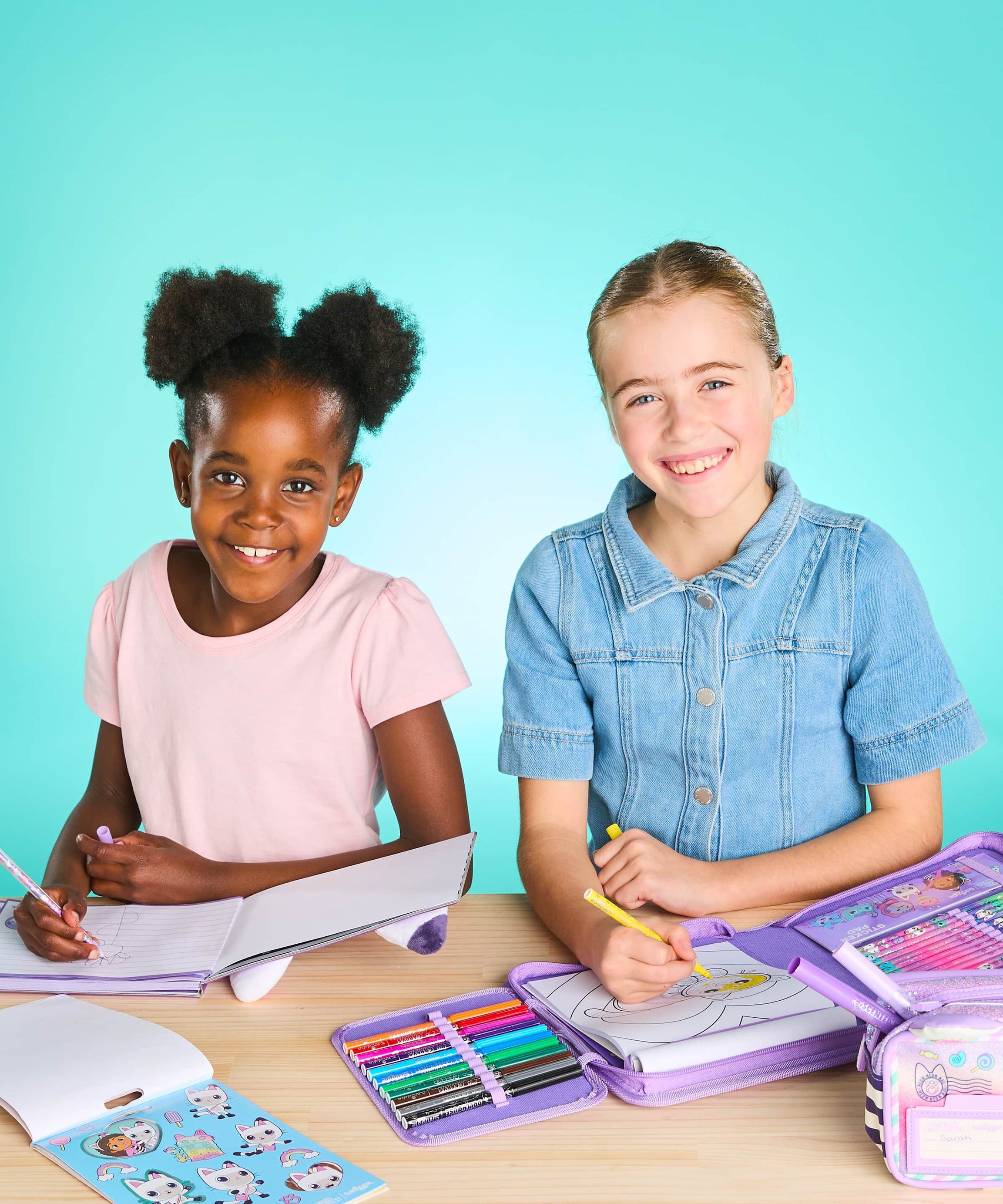 Smiggle - Gabby's Dollhouse पेंसिल बॉक्स और स्टेशनरी सेट