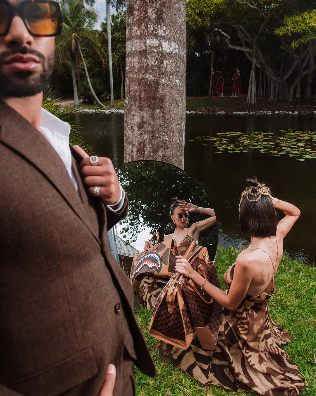 Sprayground - हेनिविल पिरामिड डफल बैग