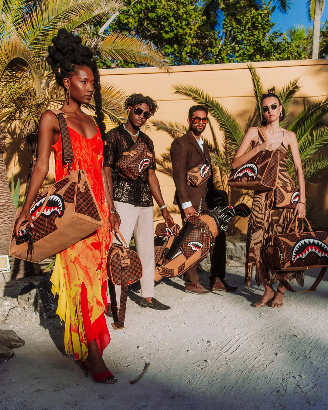 Sprayground - हेनिविल पिरामिड डफल बैग