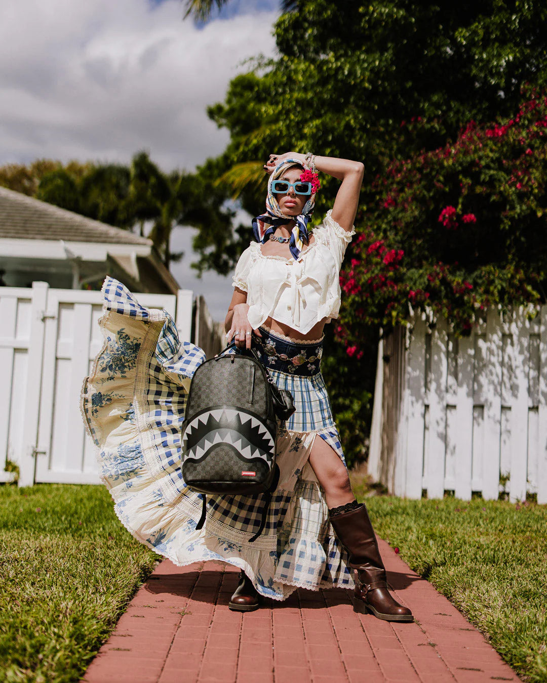 Sprayground - लाइट्स आउट पेरिस में शार्क बैकपैक