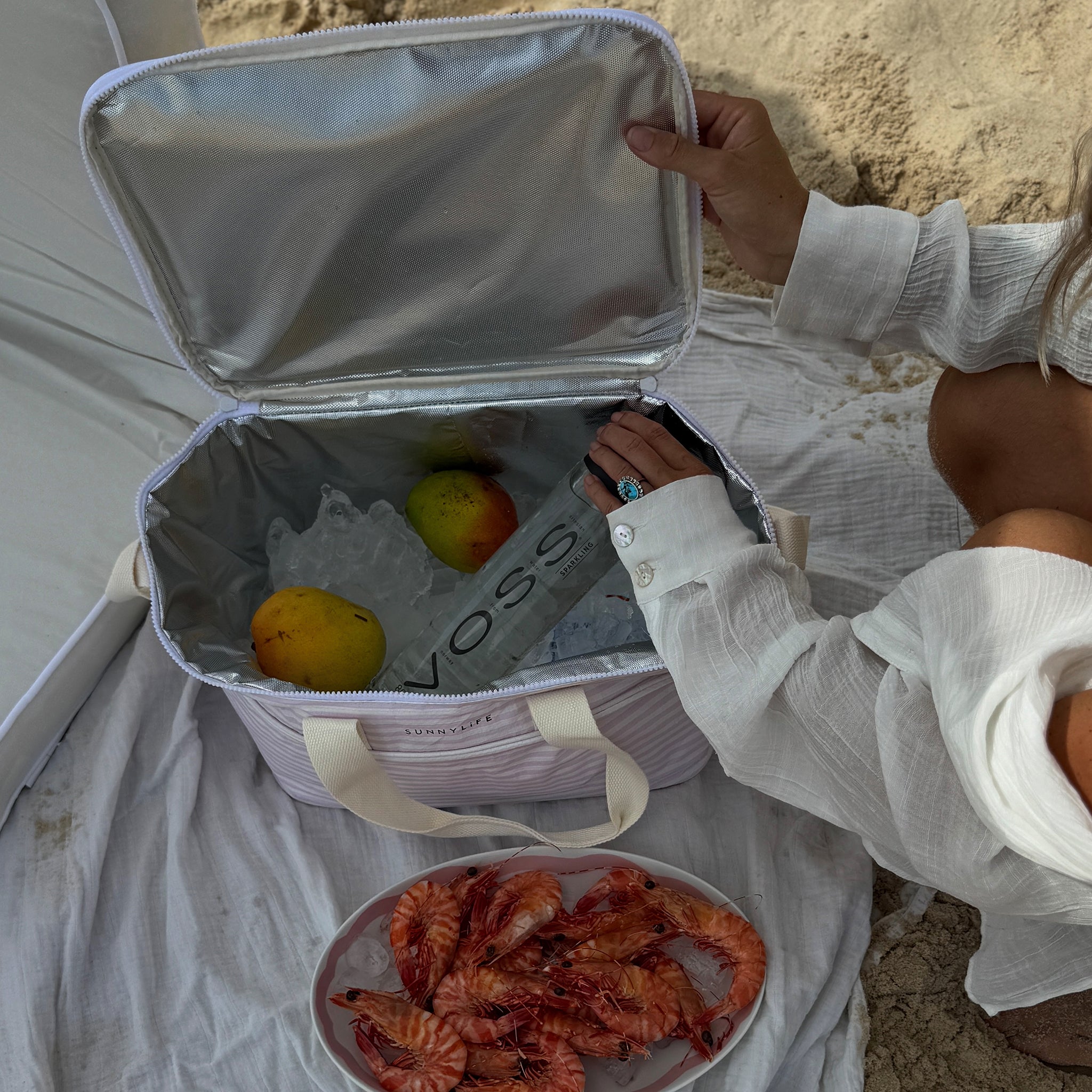 Sunnylife - लेज़ी कूल्ड बीच कैरी बैग