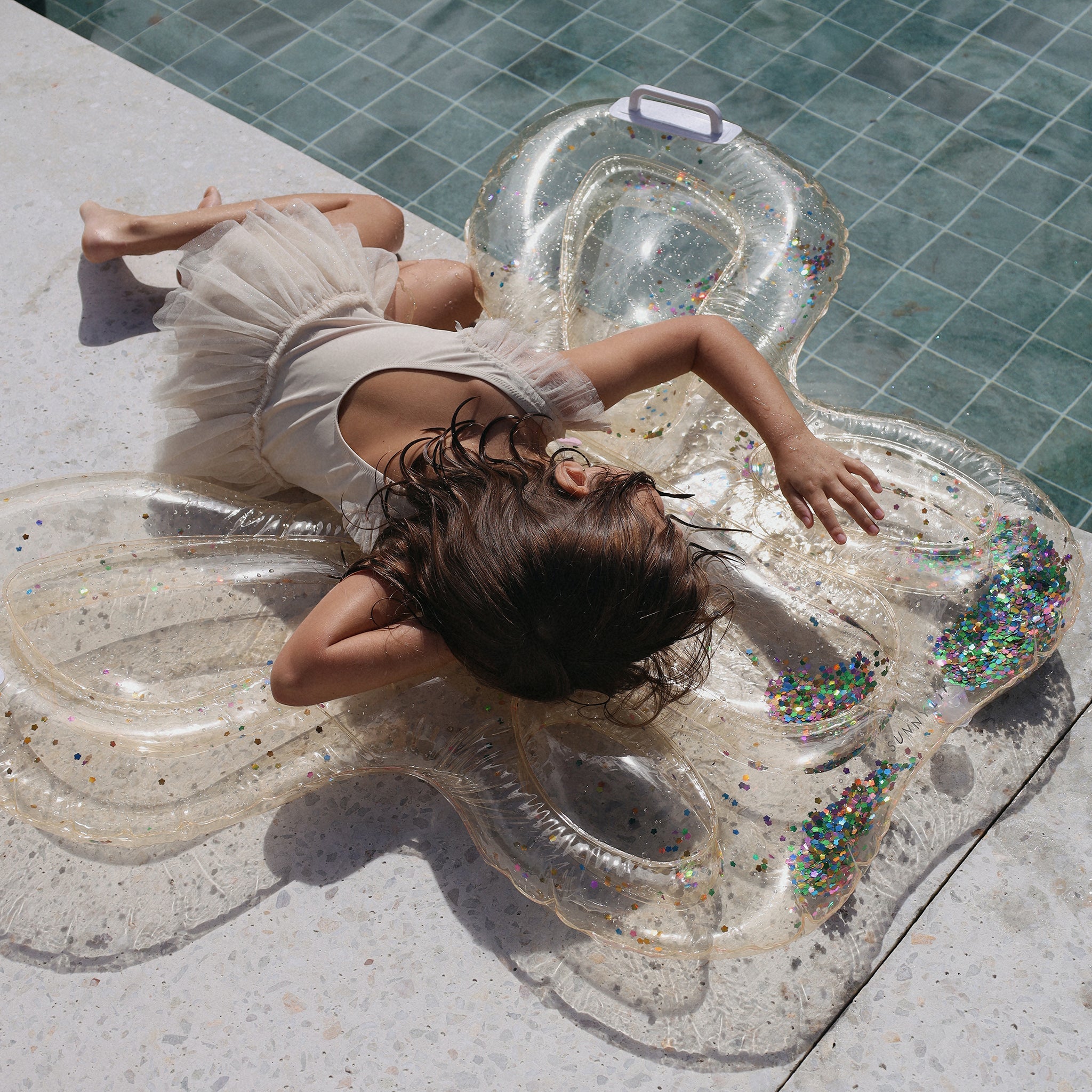 Sunnylife - कॉटन कैंडी बच्चों के तितली समुद्र और पूल गद्दा