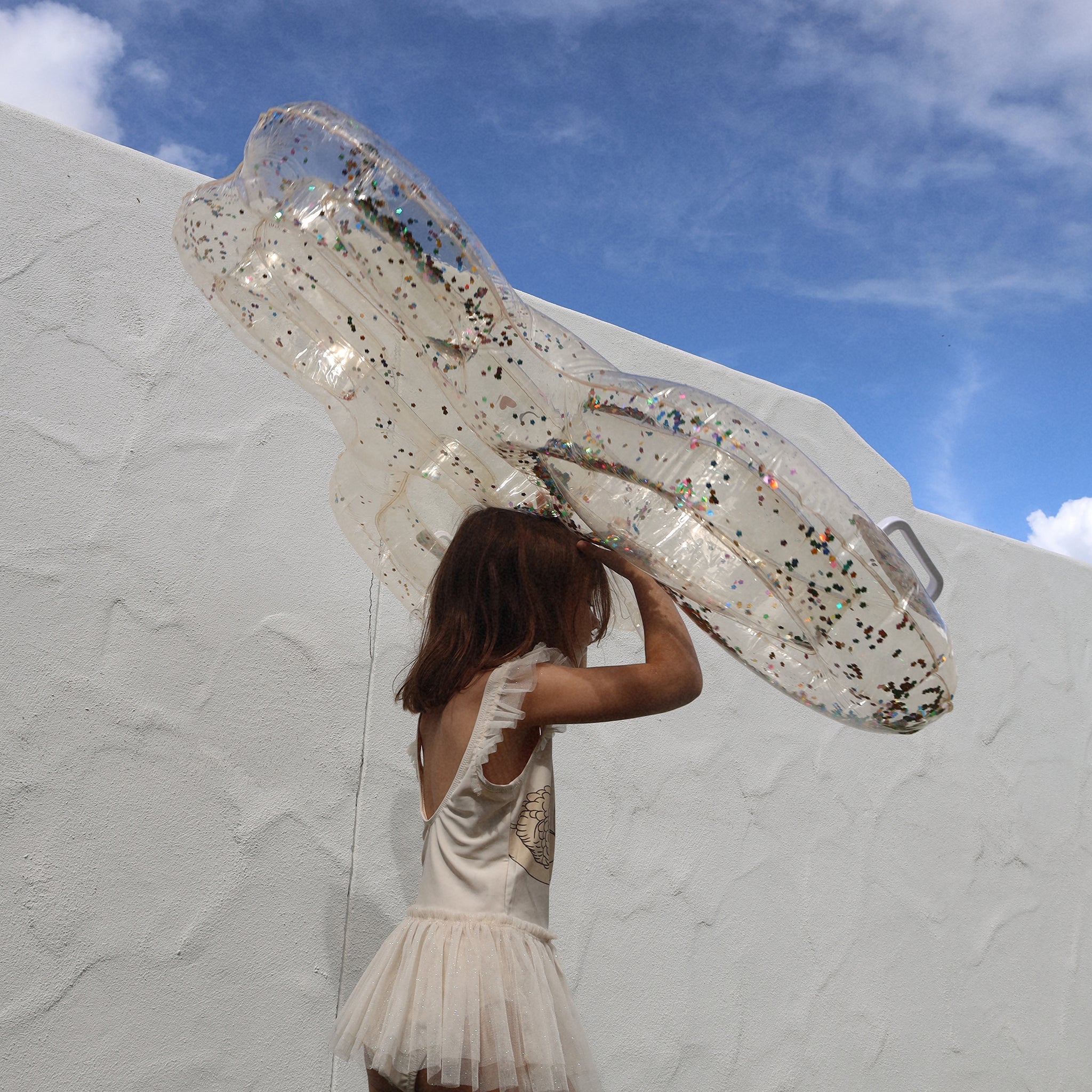 Sunnylife - कॉटन कैंडी बच्चों के तितली समुद्र और पूल गद्दा