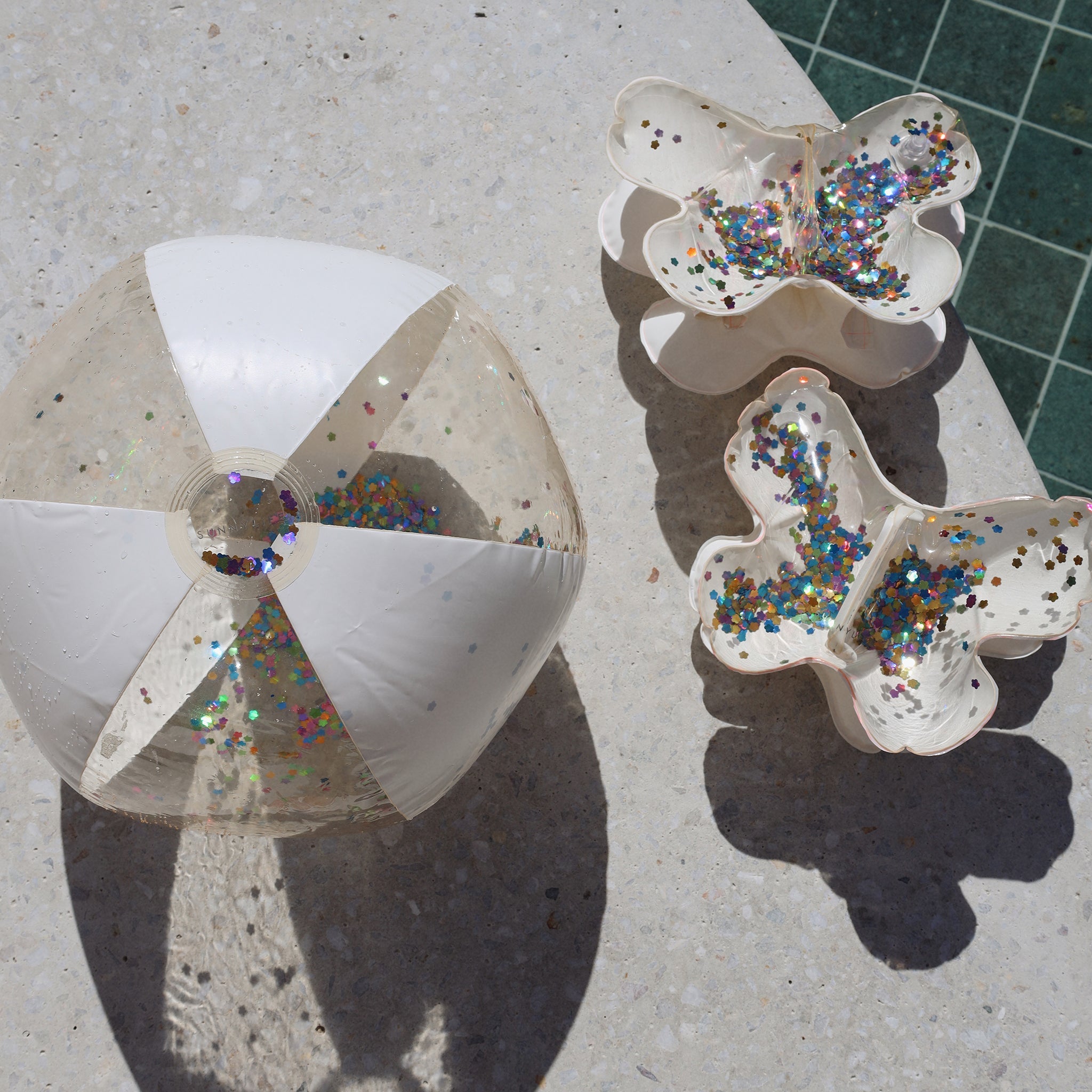 Sunnylife - कॉटन कैंडी फुलाने वाला चमकीला बीच बॉल