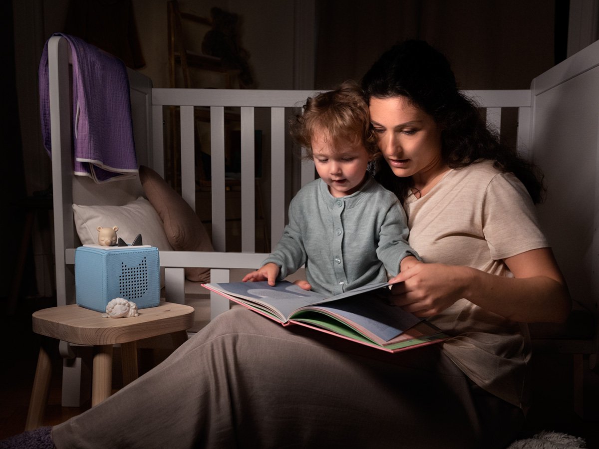 Tonies - नींद में दोस्त सोते हुए भालू के साथ सोने का समय कहानियाँ अंग्रेज़ी आवाज़ वाली आकृति