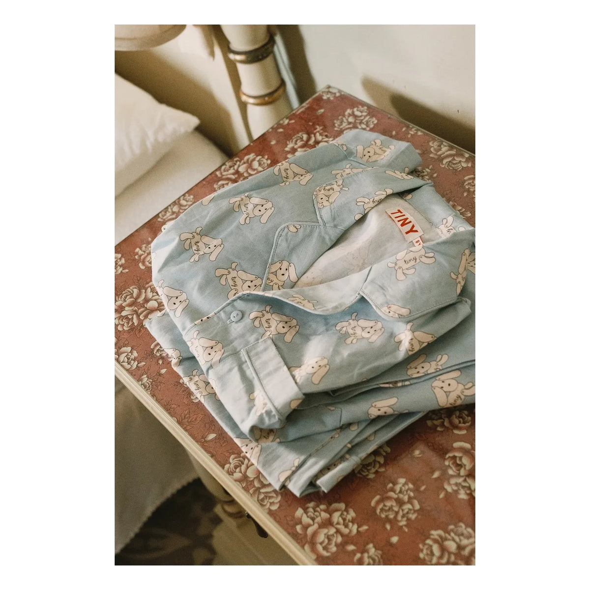 Tinycottons - हल्के नीले रंग का डॉग पजामा
