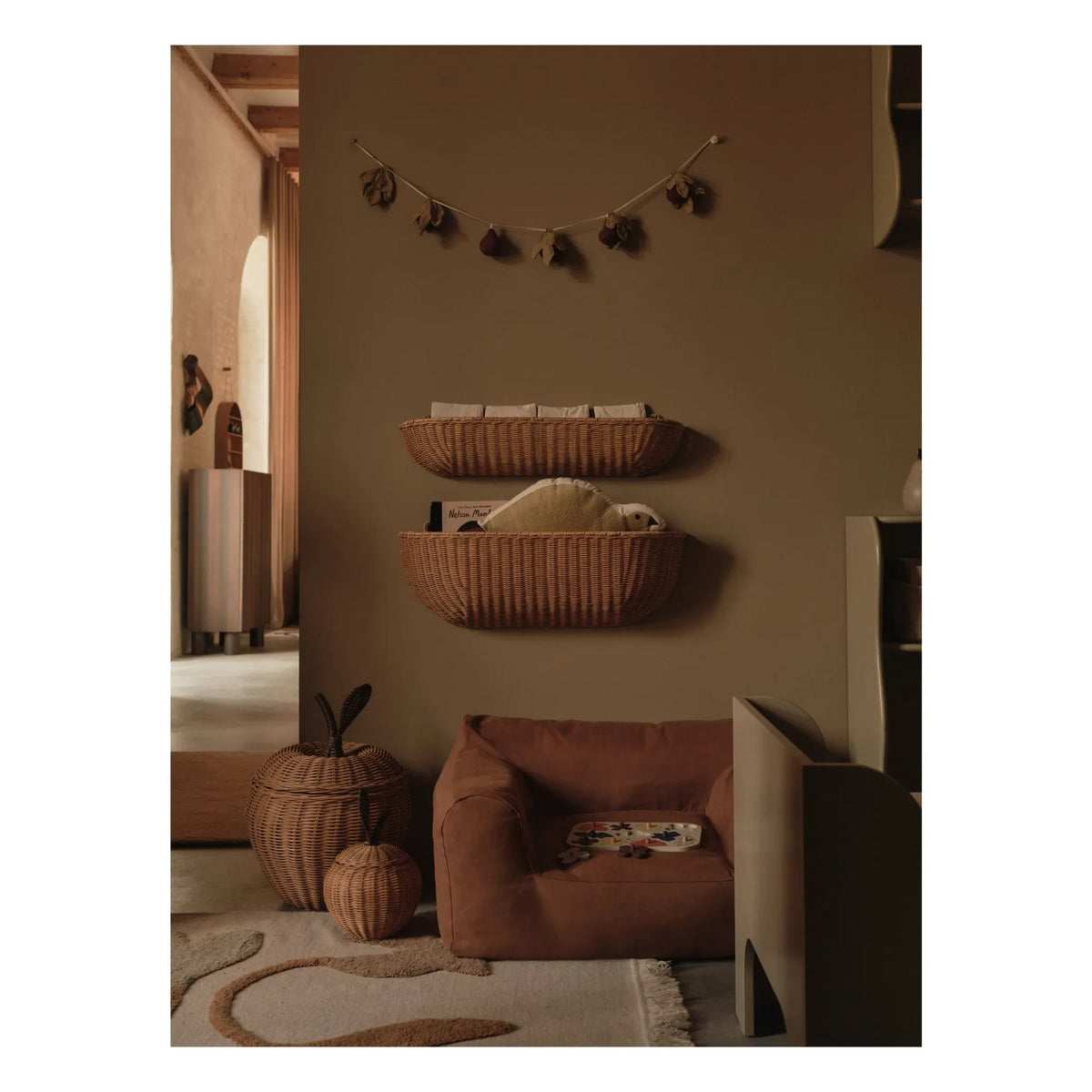 Ferm Living Kids - दीवार पर लगाने वाला स्टोरेज 75x25 सेमी