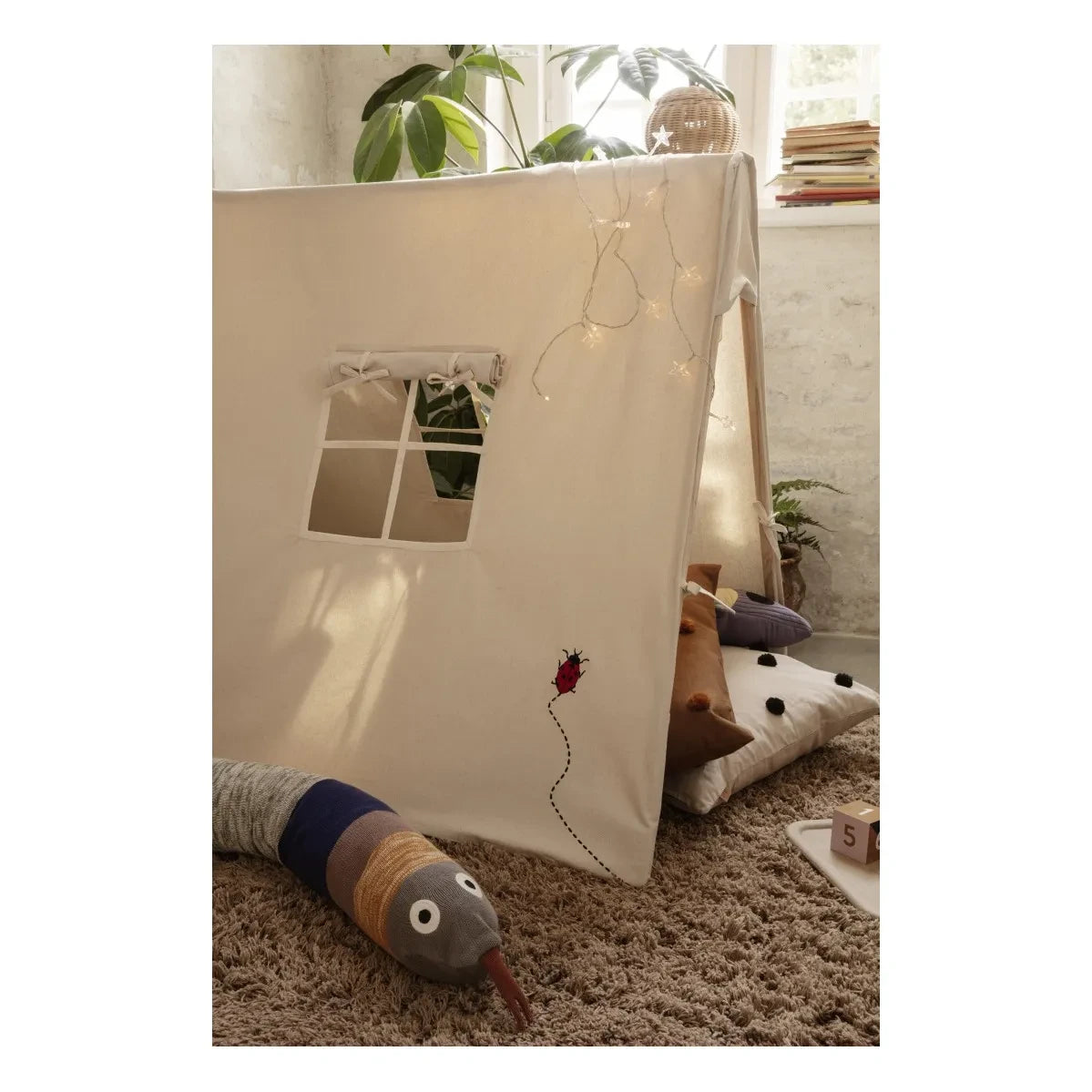 Ferm Living Kids - लेडीबग टेंट | ऑफ-व्हाइट