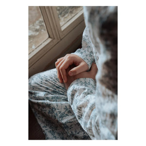 Risu Risu - कार्बनिक सूती मलमल से बना फूलों के पैटर्न वाला पजामा | नीला