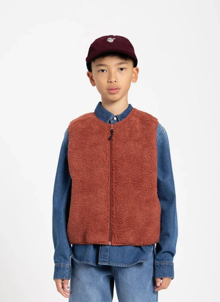 Smallable Kid - स्लीवलेस शेरपा मैनर जैकेट | ईंट जैसा लाल