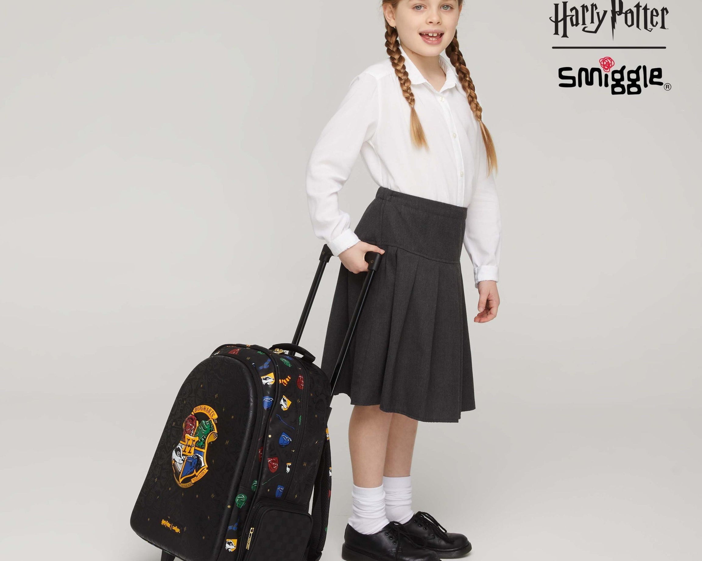 Smiggle - Harry Potter Işıklı Tekerlekli Çekçekli Sırt Çantası-Dinossi