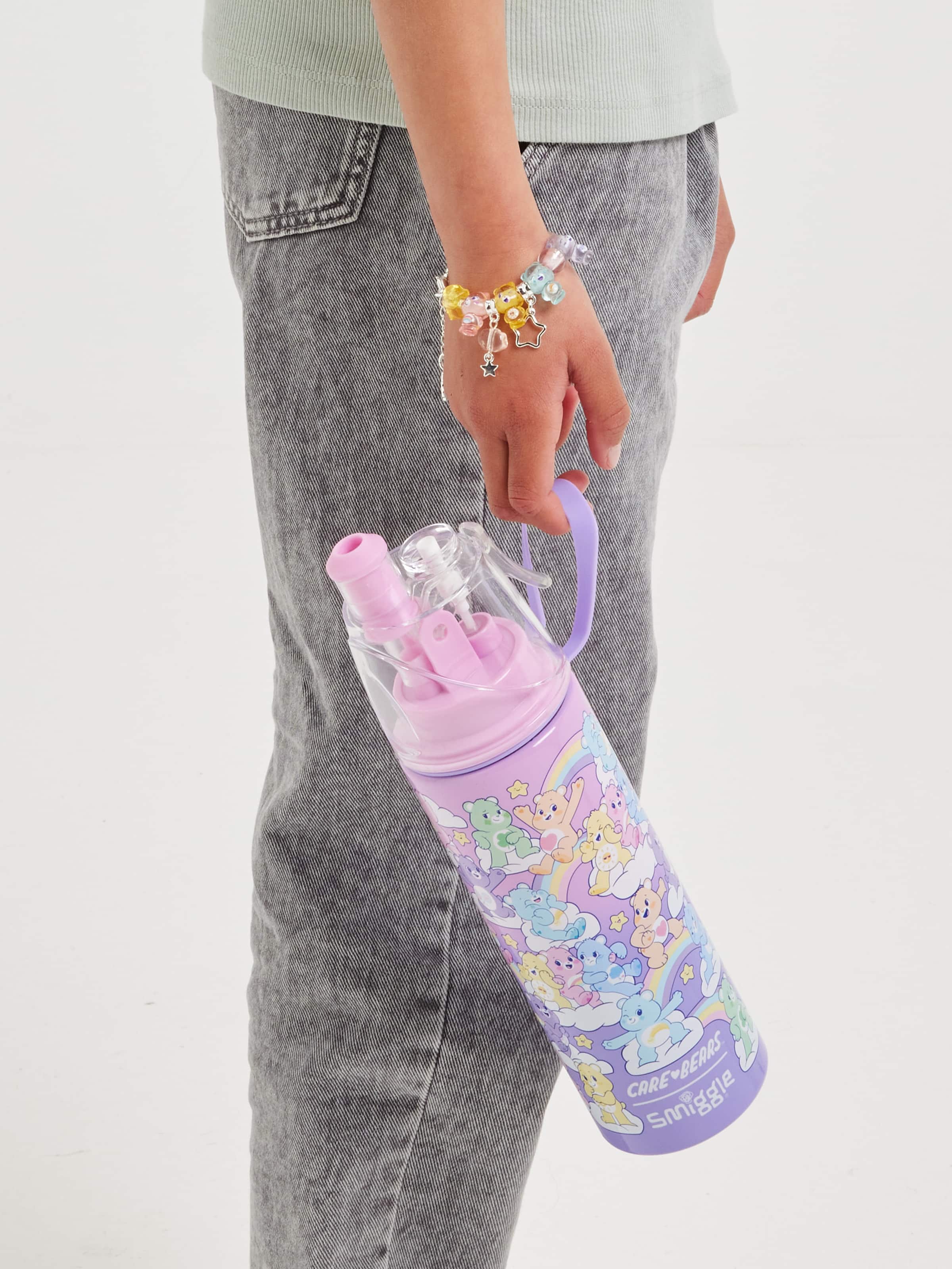 Smiggle - केयर बेयर्स जल स्प्रेयर 500ML स्टील मटका