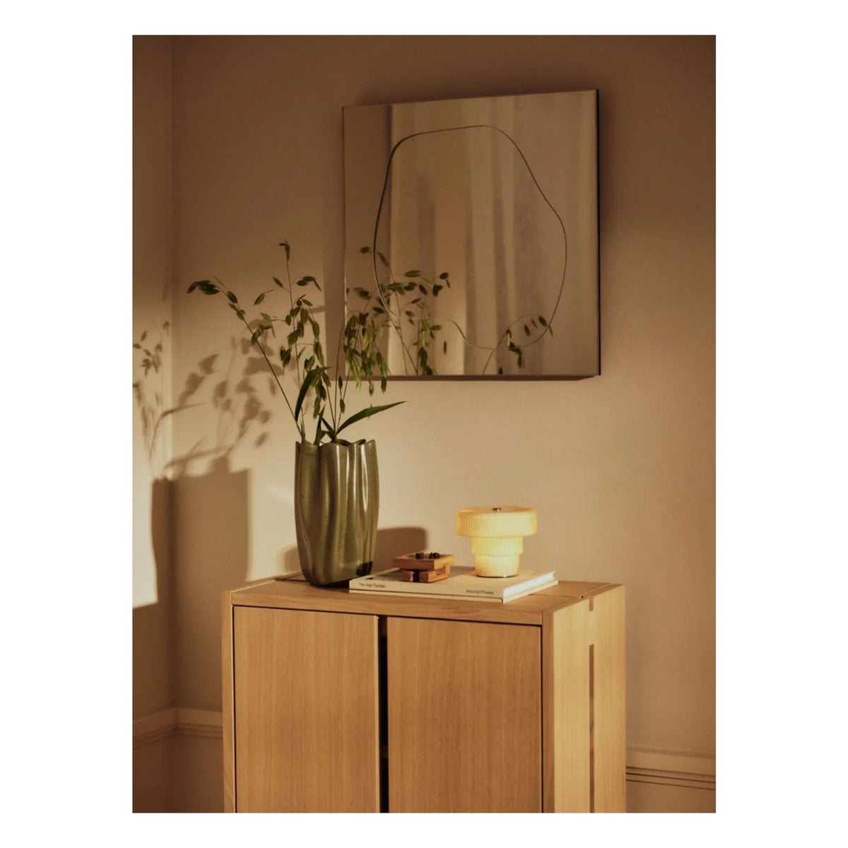 Ferm Living - Ripple टेबल लैंप | ओट्स