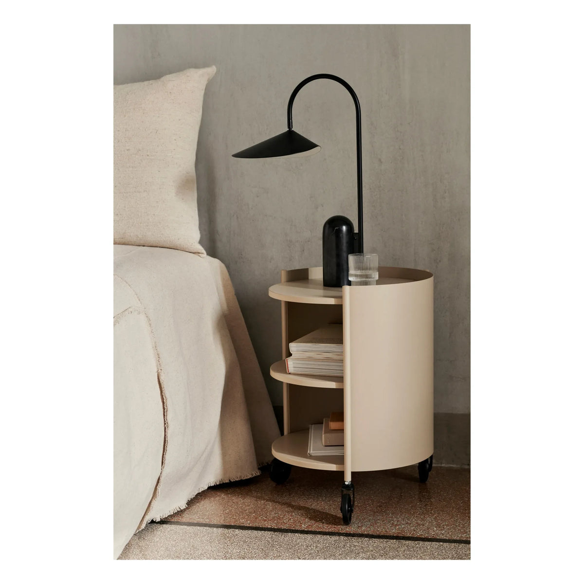 Ferm Living - Arum संगमरमर टेबल लैंप | काला
