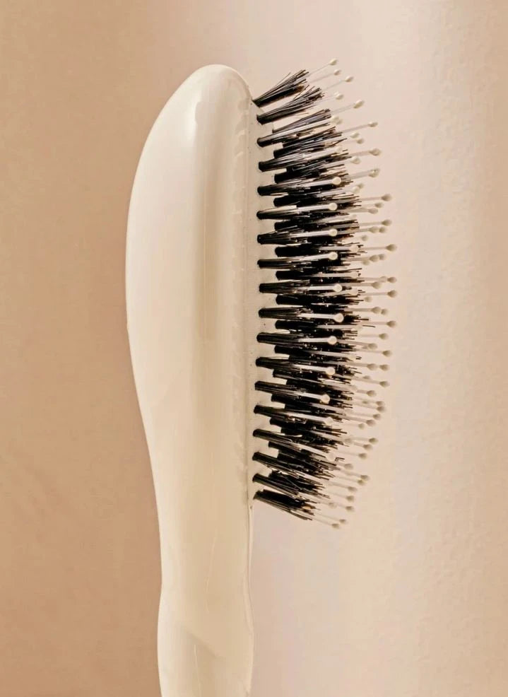 La Bonne Brosse - La Petite Brosse: Temel Nazik Fırça No. 03 - Hassas Saç Derisi | Krem