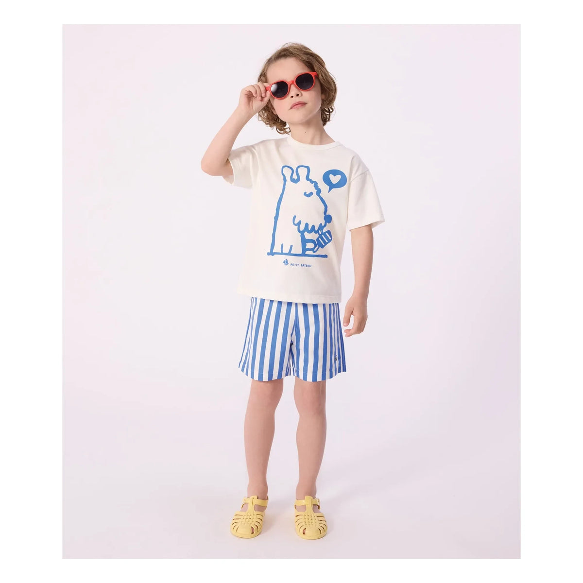 Petit Bateau - रिसाइकल्ड फाइबर स्ट्राइप्ड स्विम शॉर्ट्स | नीला
