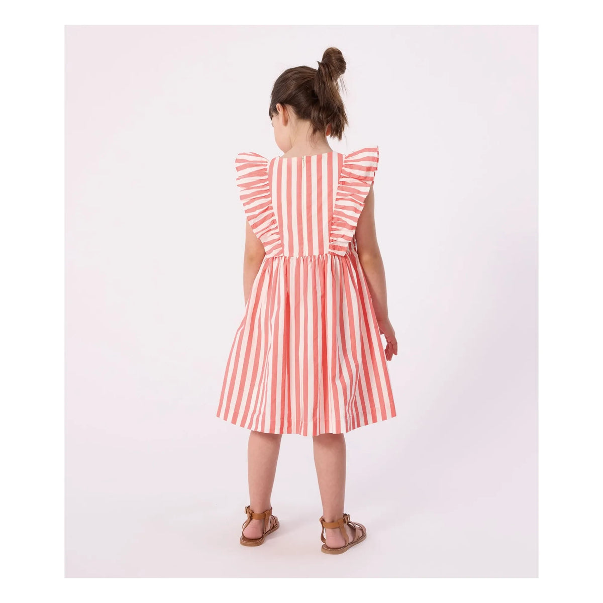 Petit Bateau - धारीदार ऑर्गेनिक कॉटन फ्रिल वाली ड्रेस | मूंगा
