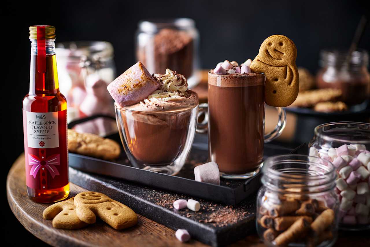 एम एंड एस फूड - अदरक कुकी कप हैंगर