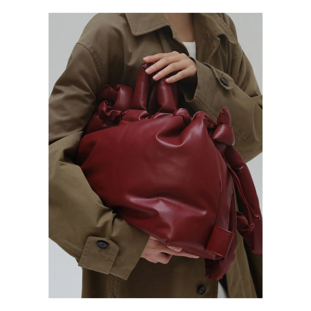 Olend - Ona वीगन लेदर बैग | चेरी रेड