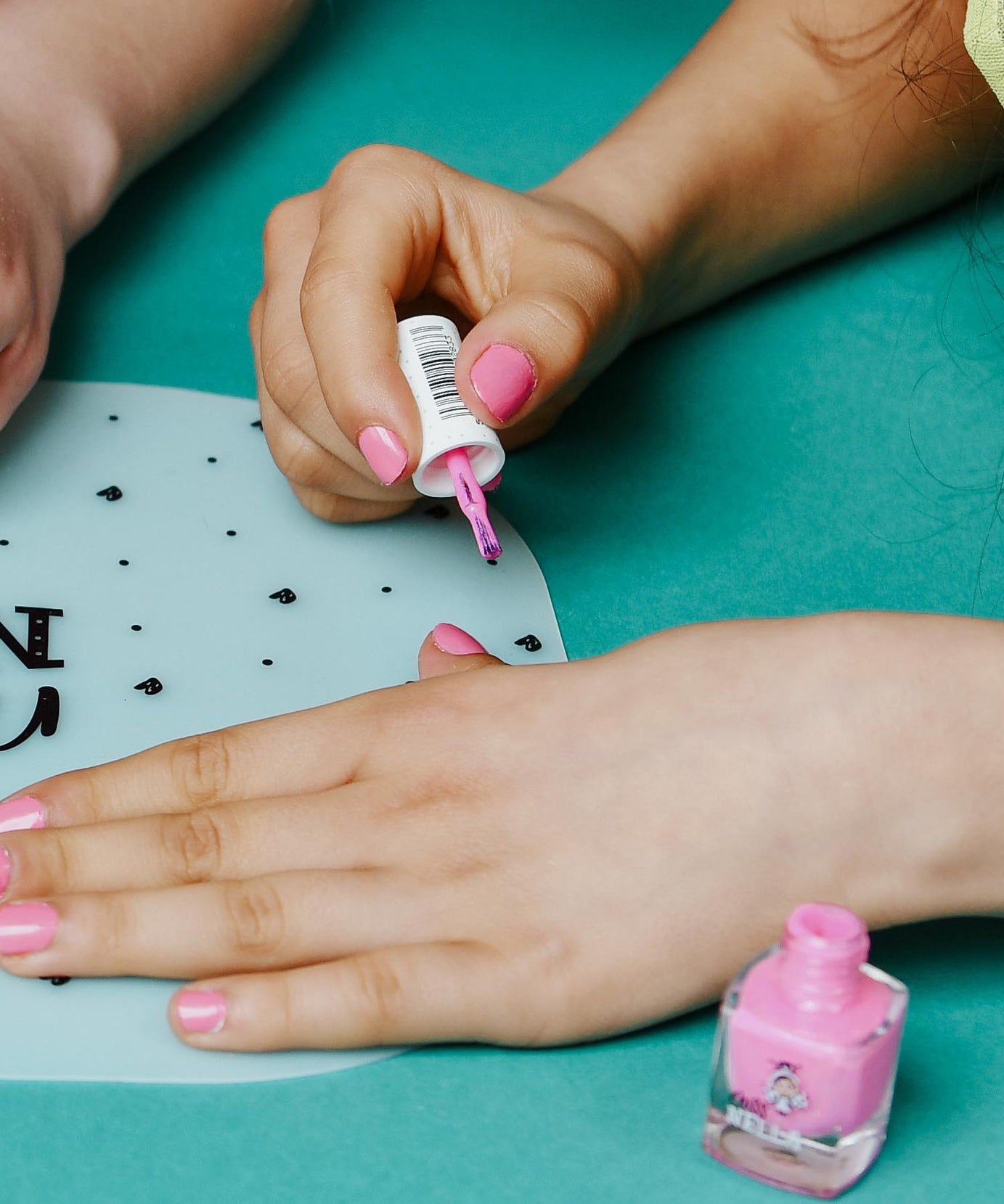 मिस नेला - मर्कन पेम्बेसी पिरिल्टिली सोयुलबिलिर ओजे