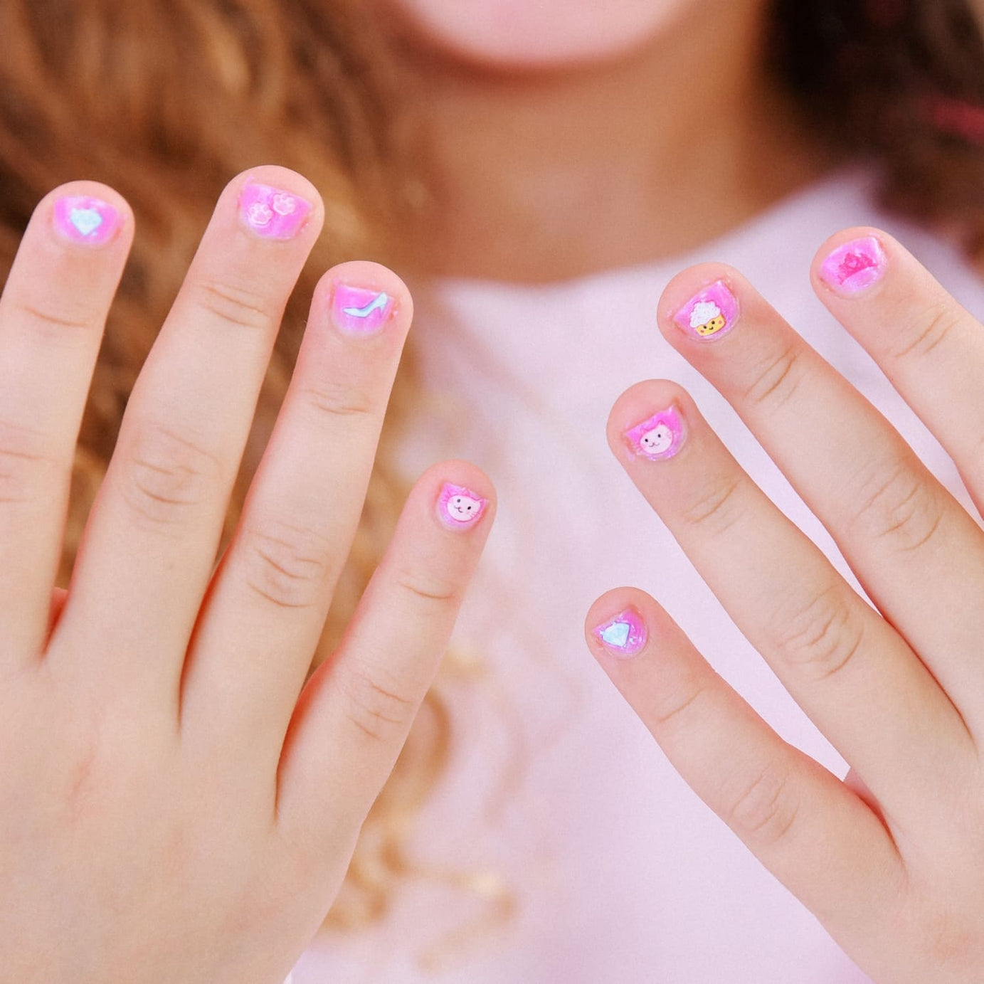 मिस नेला - सबसे पसंदीदा नेल स्टिकर्स