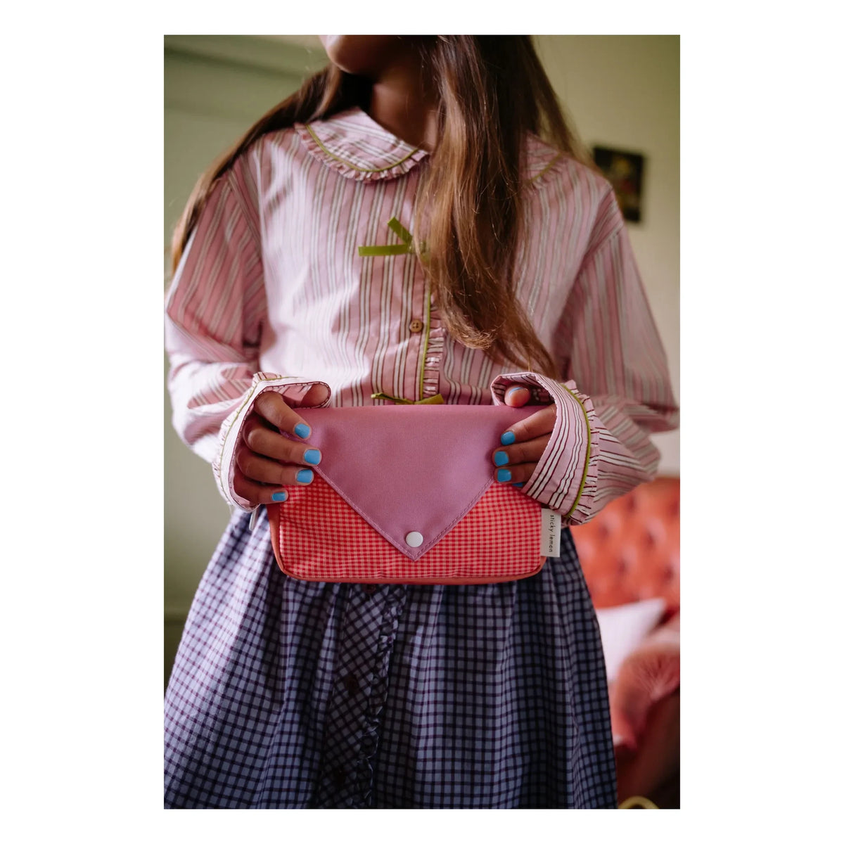 Sticky Lemon - छोटा लिफाफा चेक वाला केला बैग | पाउडर गुलाबी