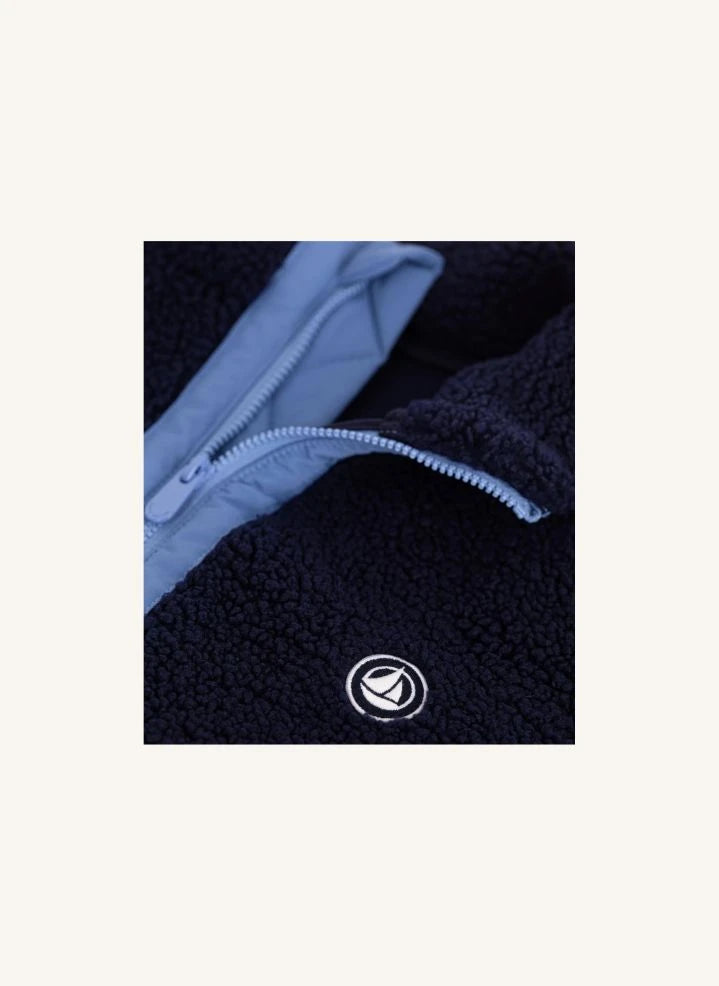 Petit Bateau - मिडनाइट ब्लू कलर ब्लॉक्ड शेरपा जैकेट