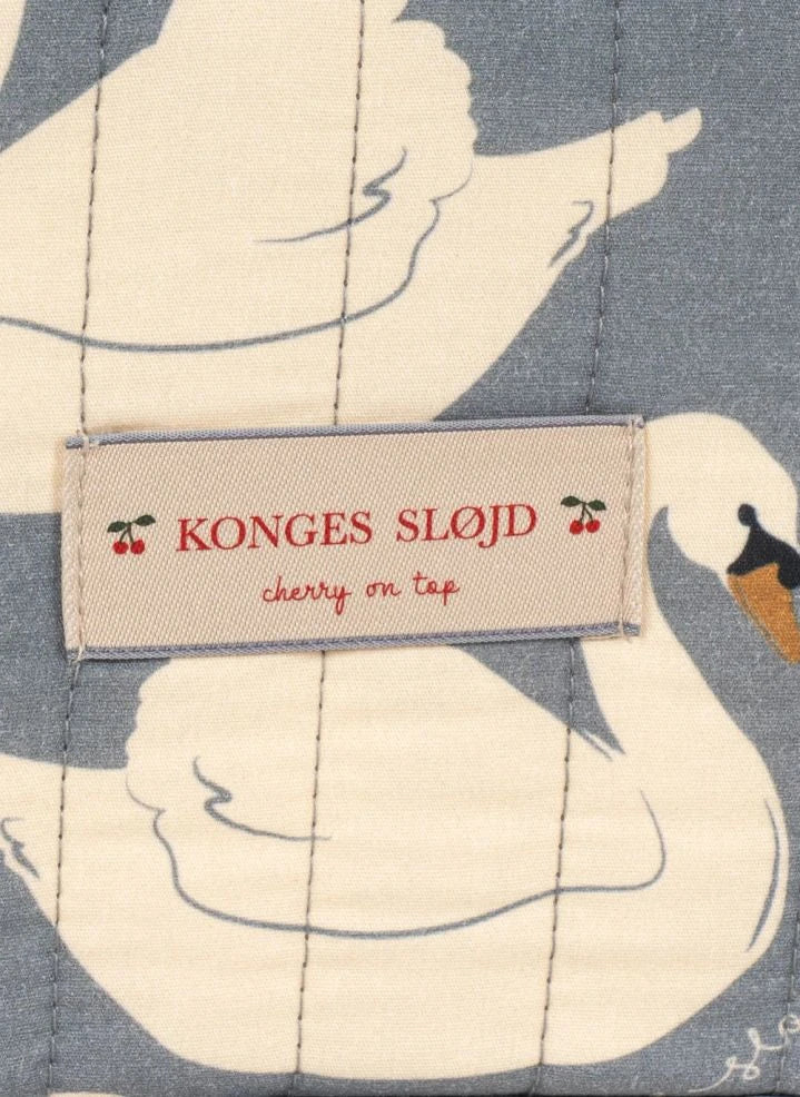 Konges Sløjd - स्वान बेबी डॉल ट्रैवल क्रैडल