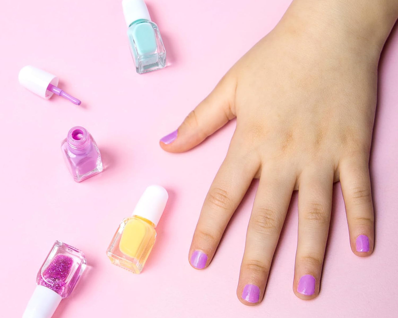 Dinossi - 9 टुकड़ों वाला बच्चों के नाखून पॉलिश और देखभाल सेट