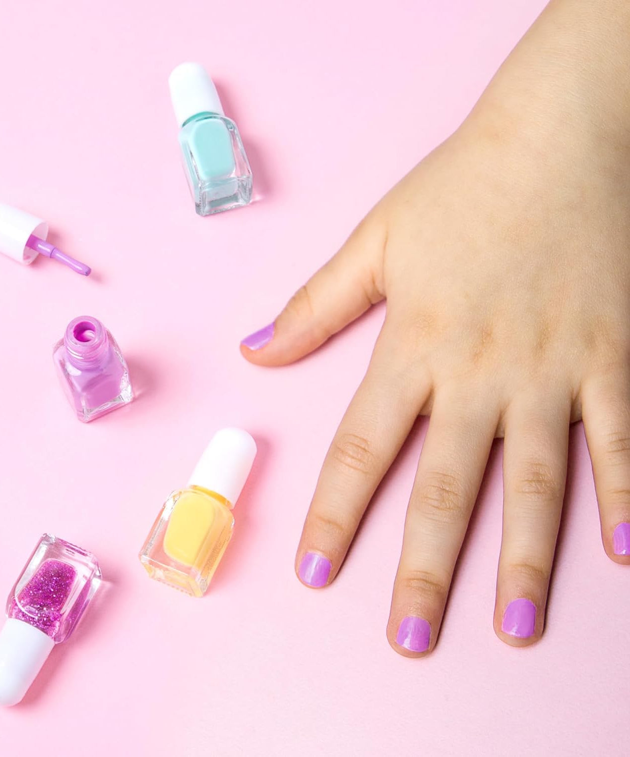 Dinossi - 9 टुकड़ों वाला बच्चों के नाखून पॉलिश और देखभाल सेट