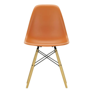 Vitra - DSW प्लास्टिक कुर्सी - मेपल बेस - चार्ल्स और रे ईम्स | ऑरेंज रुइल (Orange Rouille)