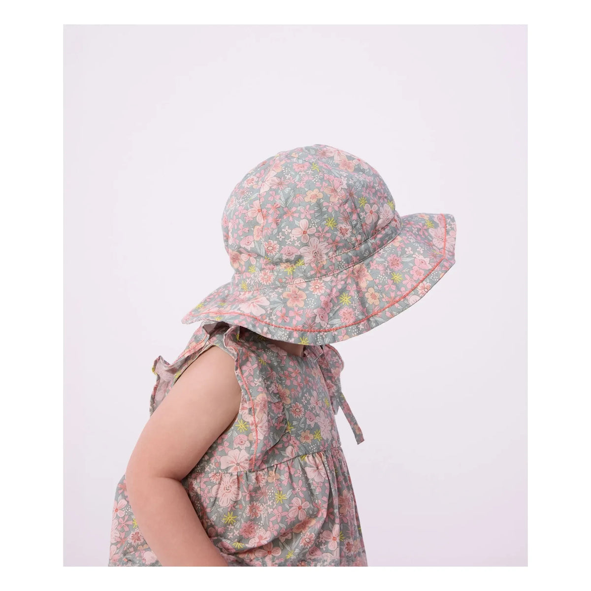 Petit Bateau - ऑर्गेनिक कॉटन पॉपलिन फ्लोरल बेबी केप | ग्रे नीला