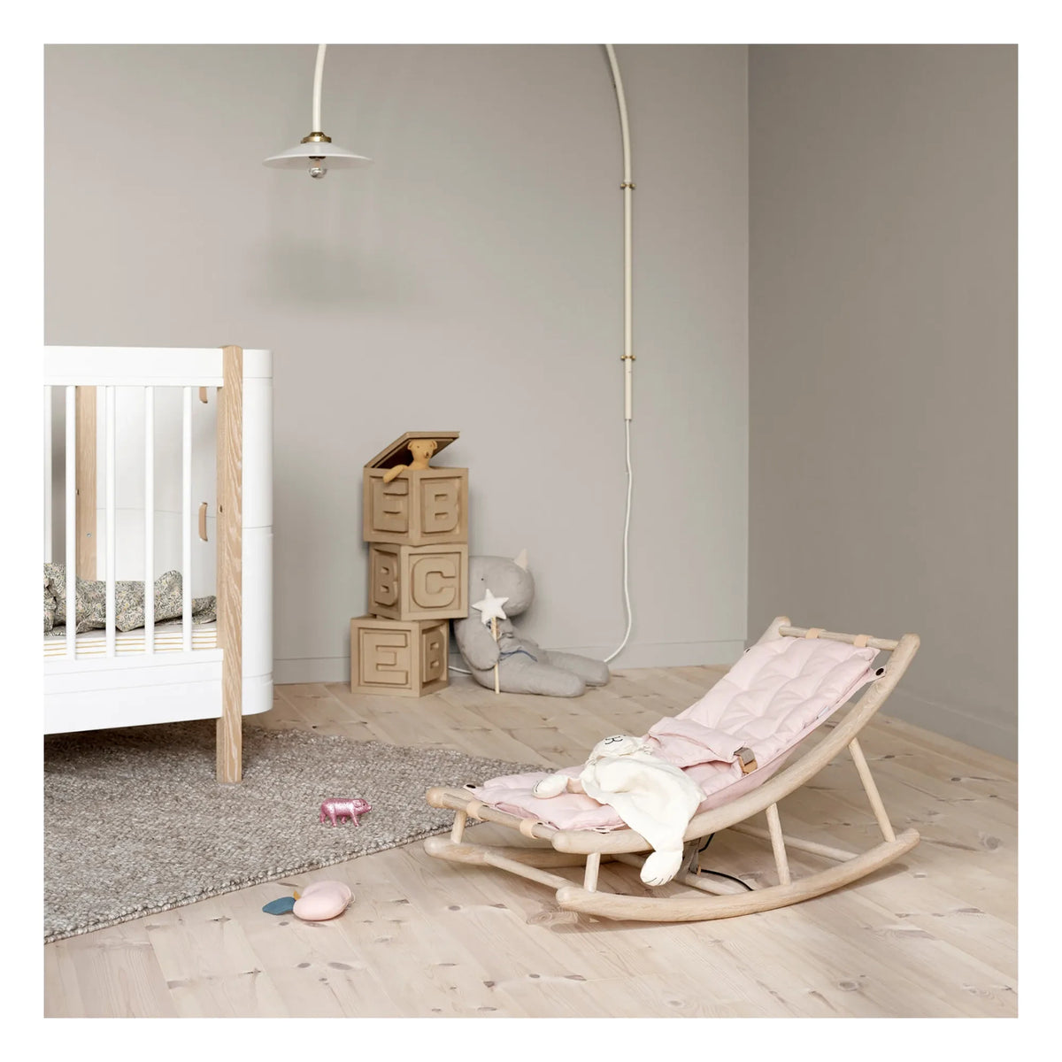 Oliver Furniture - गुलाबी बेबी रॉकिंग चेयर कुशन