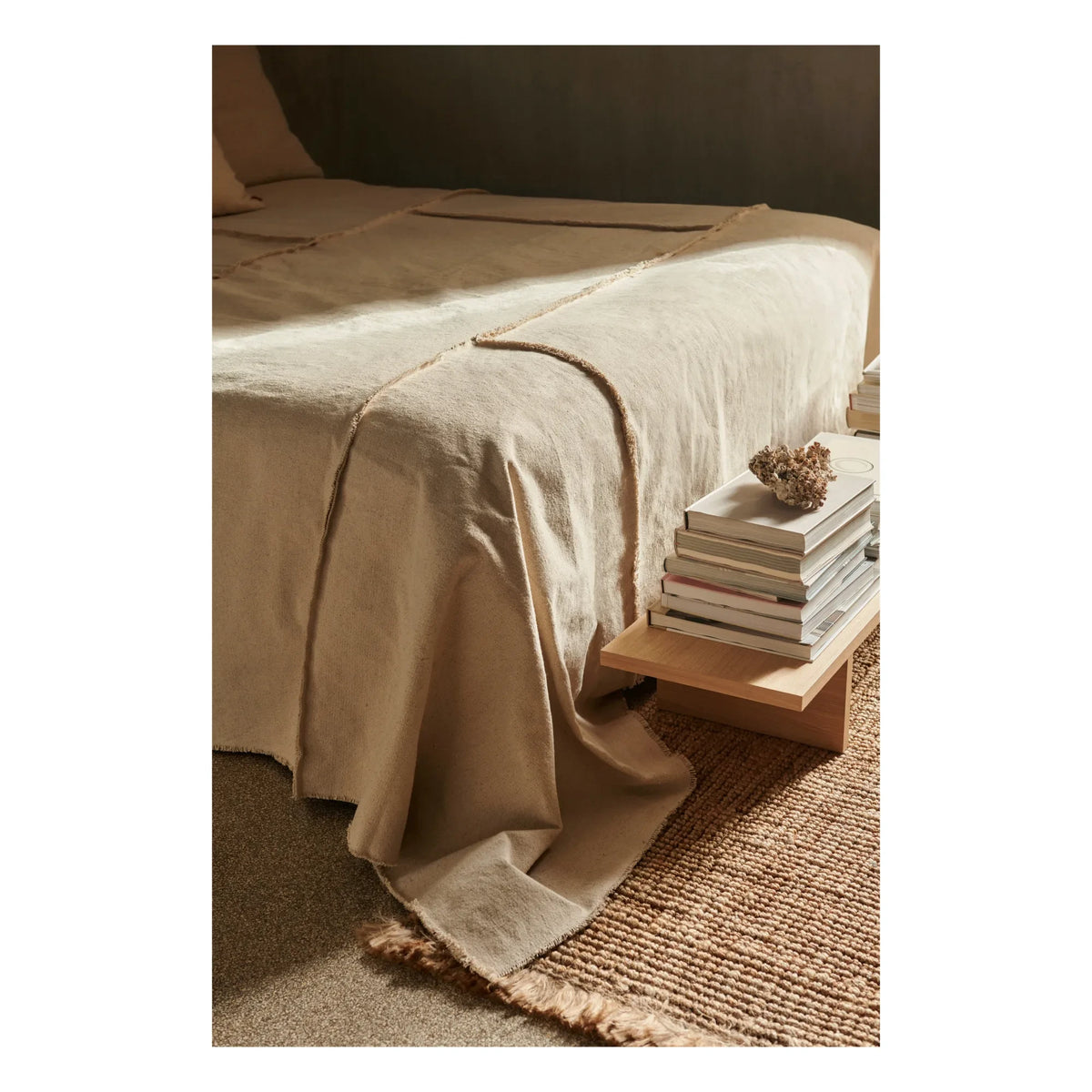 Ferm Living - ऑफ-व्हाइट ऑफसेट बेडस्प्रेड