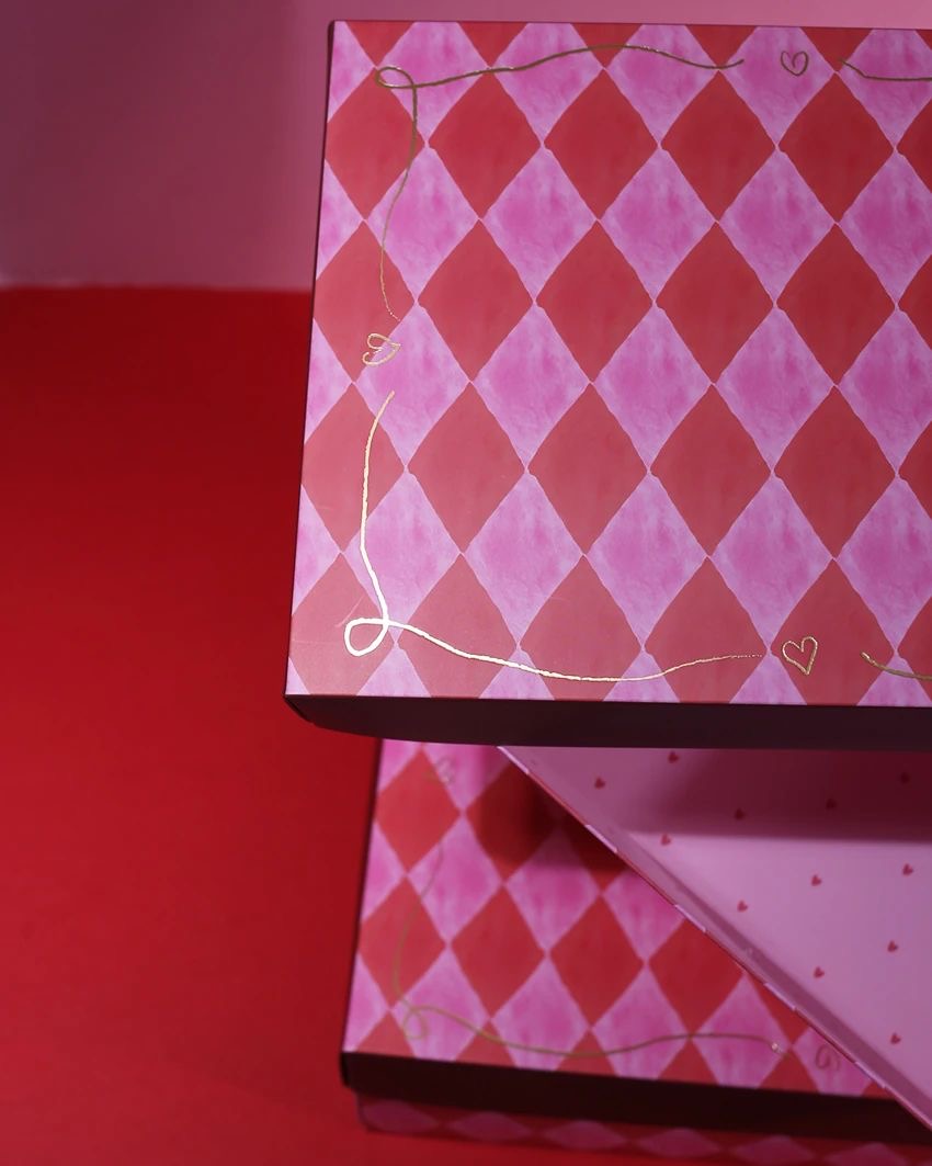 Dinossi - गुलाबी चेक्ड उपहार बॉक्स