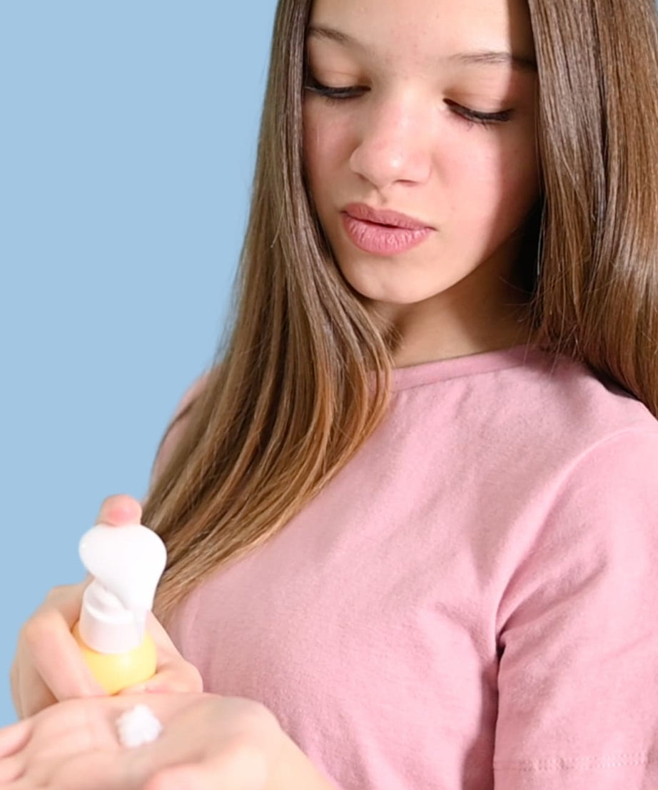 Lav Kids - बच्चों के लिए मॉइस्चराइजिंग बिना धोने वाला हेयर फोम