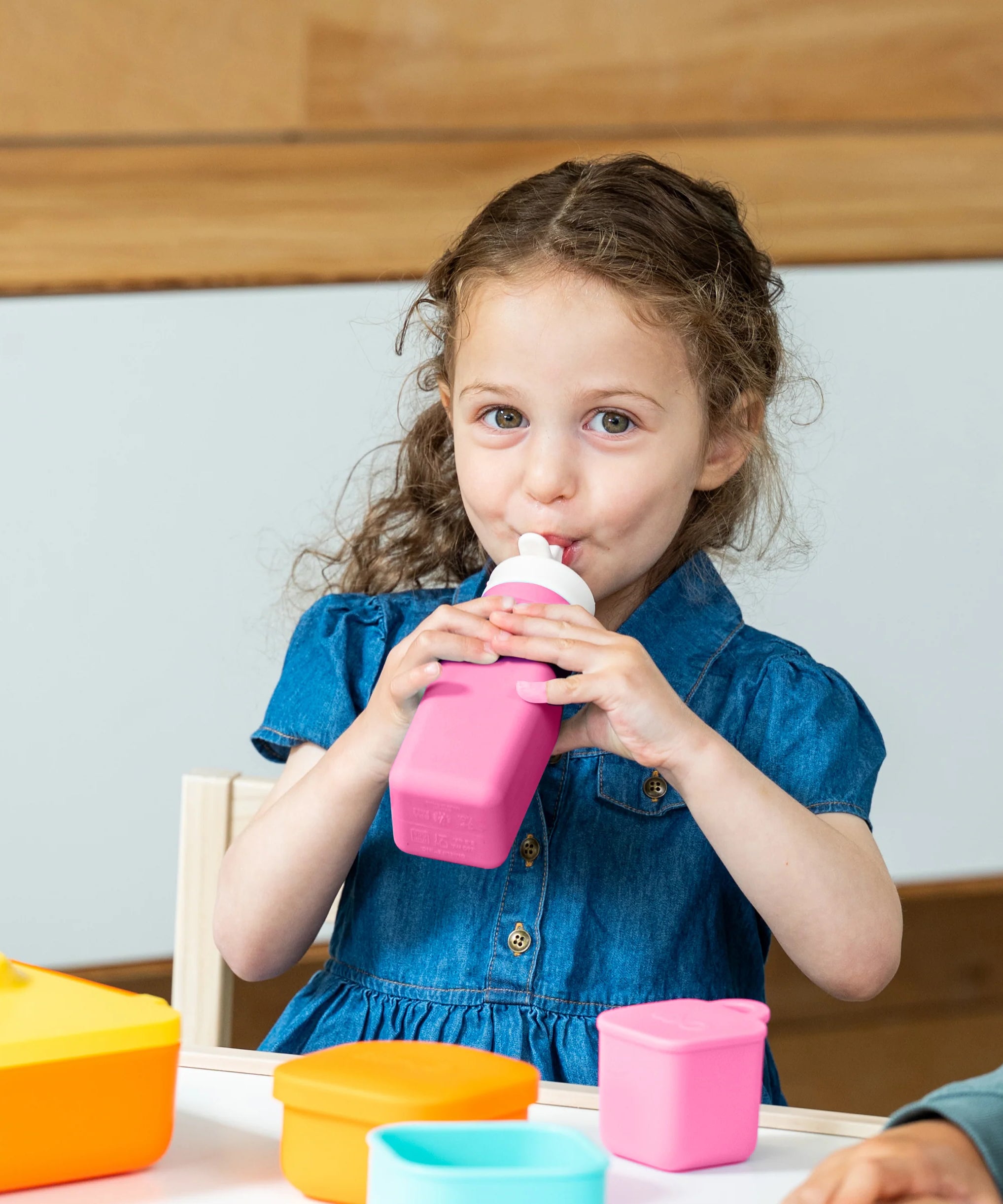 Omiebox - OmieBottle BPA मुक्त सिलिकॉन पानी की बोतल गुलाबी