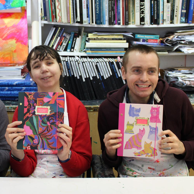 पोर्टिको डिज़ाइंस - आर्थहाउस अनलिमिटेड म्याऊ A5 सख्त कवर वाली दैनिक