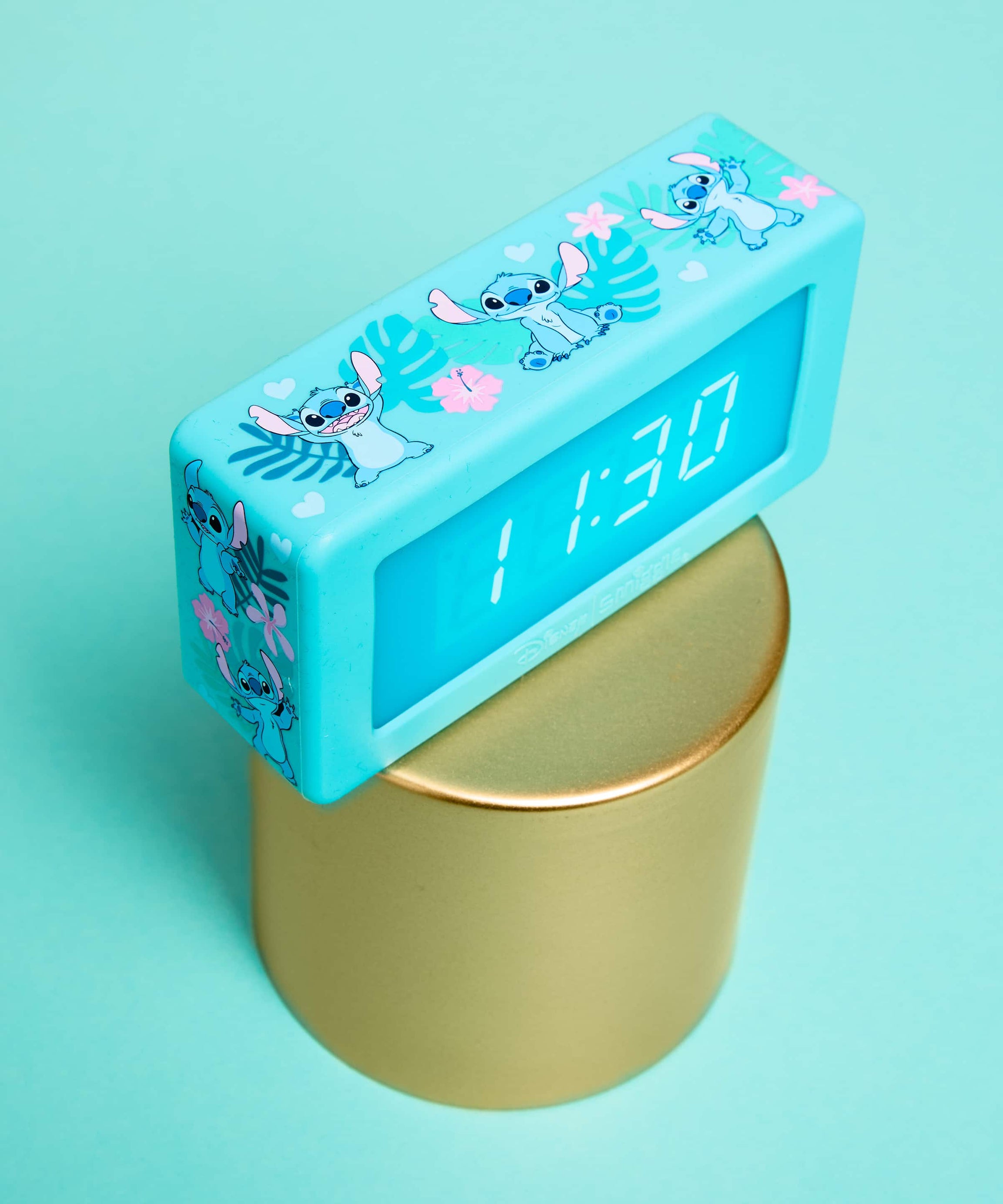 Smiggle - Disney Stitch ध्वनि सक्रिय डिजिटल मेज घड़ी