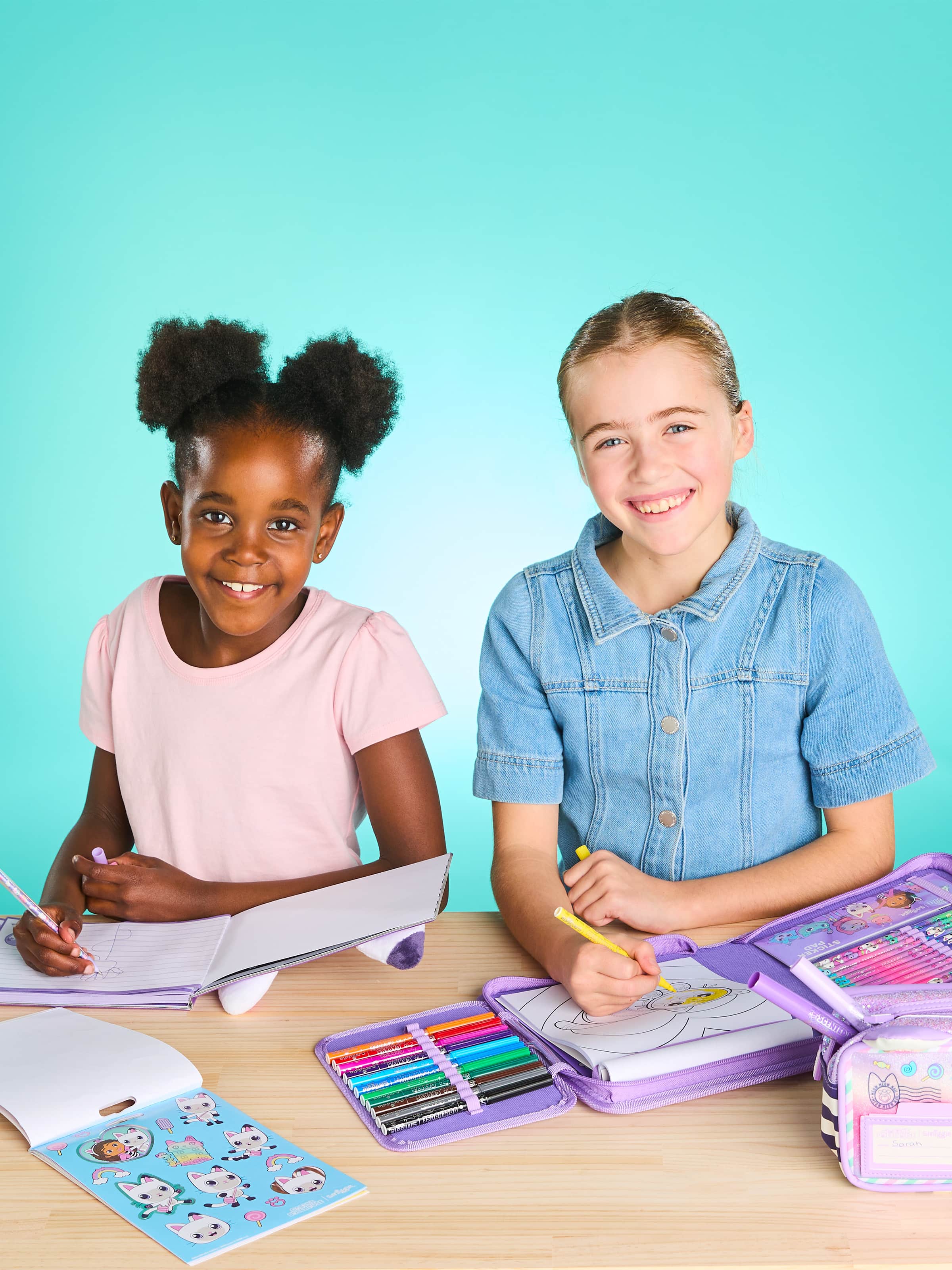 Smiggle - Gabby's Dollhouse पेंसिल बॉक्स और स्टेशनरी सेट